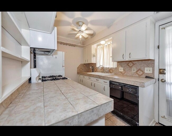 Building Photo - 10122 Shadow Wood Dr