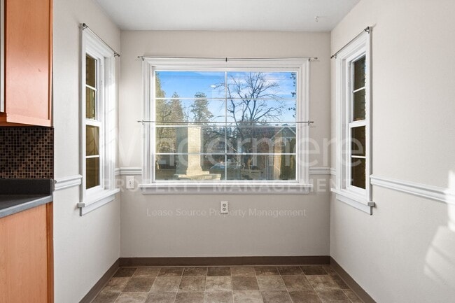 Building Photo - South Hill Charm