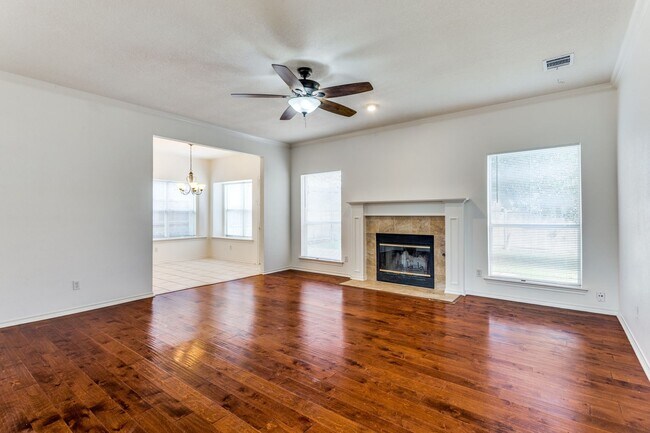 Building Photo - 8434 Golf Club Cir