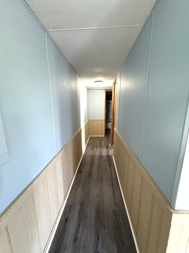Building Photo - Peaceful 3BR - 2BR In Tompkinsville!