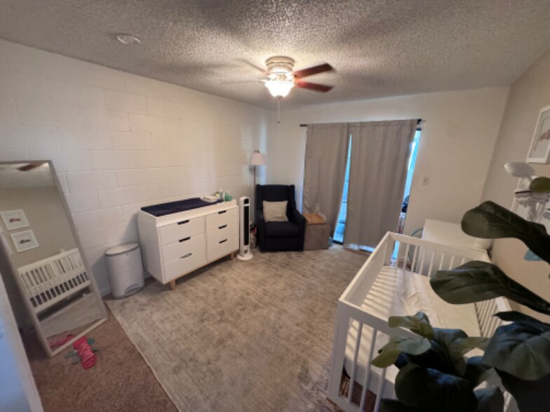 Building Photo - 208 Fraxinella St