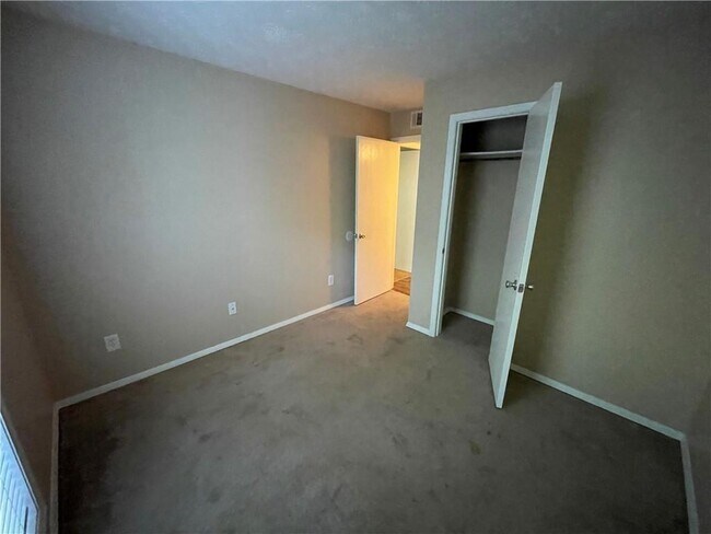 Building Photo - 803 Wynnes Ridge Cir SE