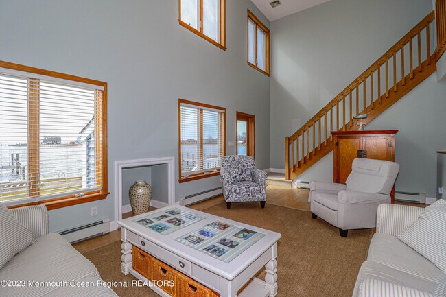 Building Photo - 1095 Island Dr