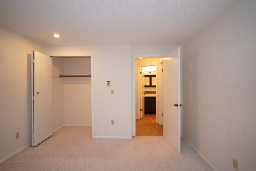 Building Photo - 11104 NE 68th St