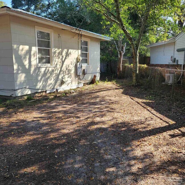 Building Photo - 125 Rue Max St