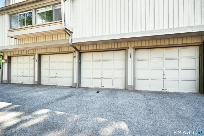 Building Photo - 401 Heritage Vlg