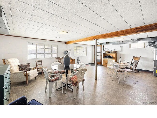 Building Photo - 3819 Island Park Dr