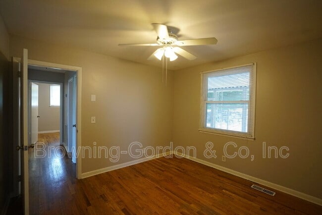 Building Photo - 2101 Eastwood Ave