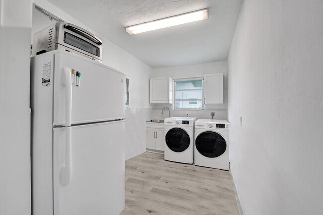 Building Photo - 3630 N 55th Ave