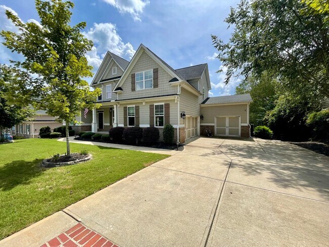 Building Photo - Gorgeous 5 bedroom 3.5 bath home in desira...
