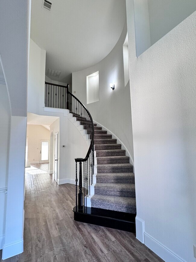 Building Photo - 15833 Bent Rose Way