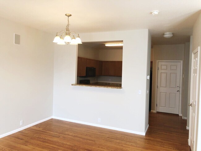 Building Photo - Gorgeous Pulte Townhome in Spring Creek
