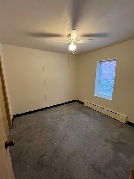 Bedroom w/large closet - 8428 W Lisbon Ave