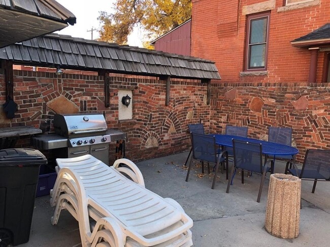 Building Photo - 1260 York St