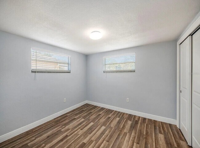 Building Photo - 5804 Elena Dr