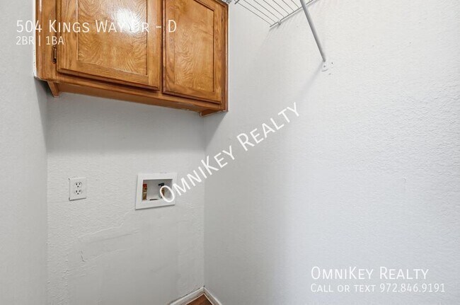 Building Photo - 504 Kings Way Dr