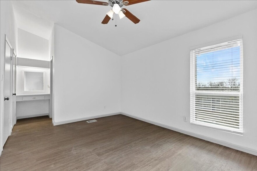 Building Photo - 5220 Tahoe Trail