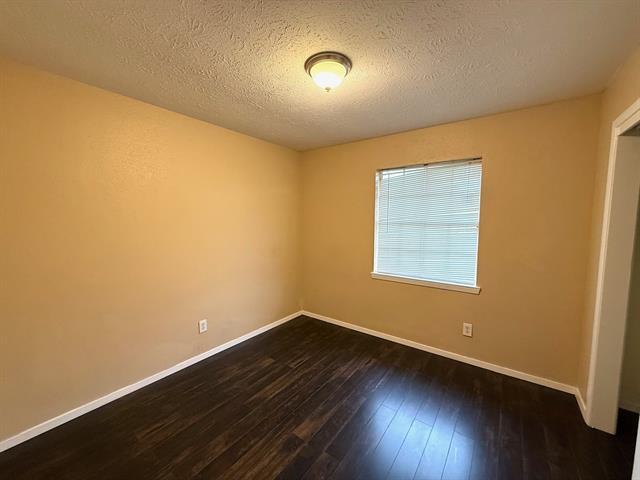 Building Photo - 2705 Tanglewood Dr