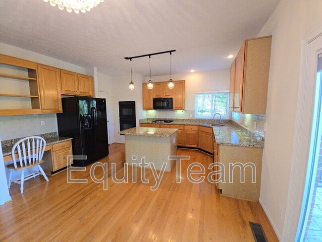 Building Photo - 6545 Farmbrooke Ct