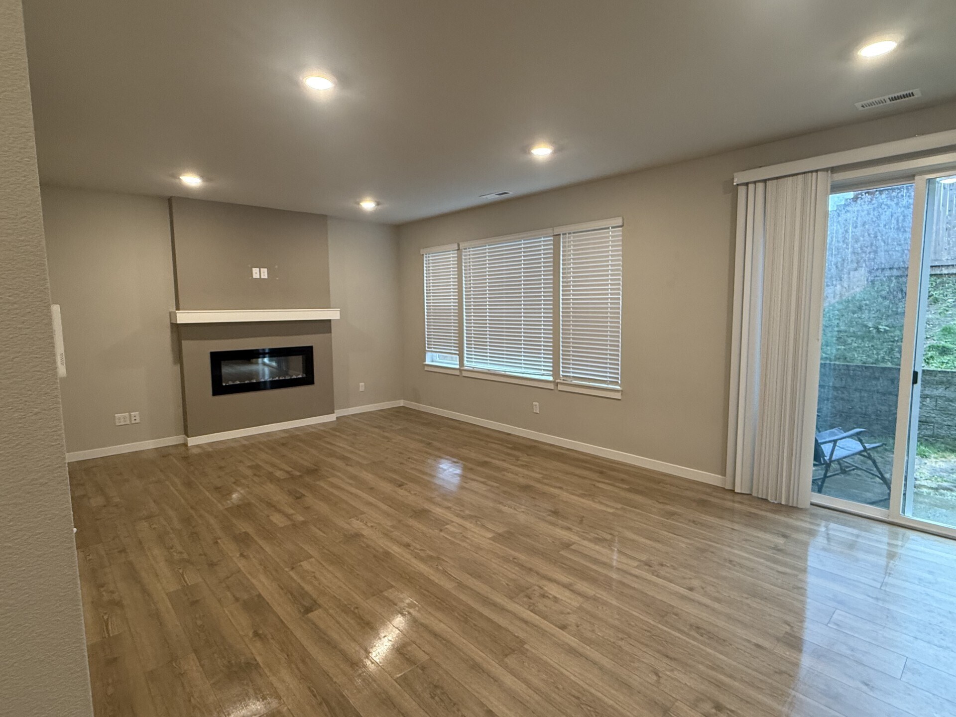 Building Photo - 15372 200th Ave E