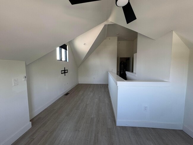 Building Photo - 973 E Broad St