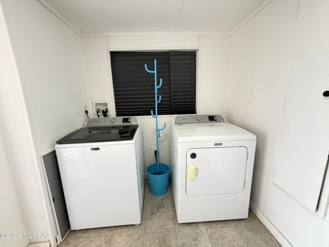 Building Photo - 8271 E Kenyon Dr