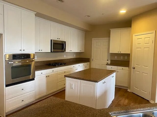 Building Photo - 375 Deodar St