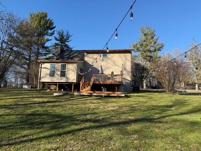 Building Photo - Mid April Availability on Signal Mountain