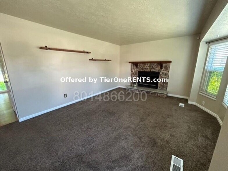 Building Photo - This property offers a NO DEPOSIT option available for qualified renters!