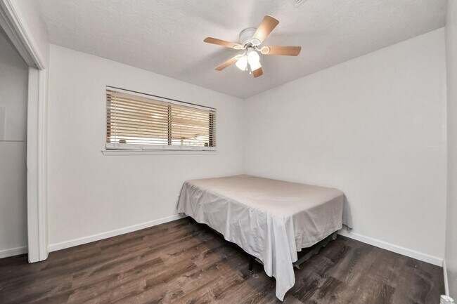 Building Photo - 1415 Parry-Sound