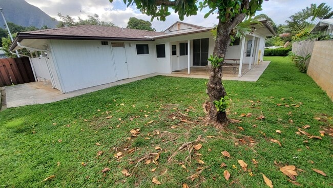 Building Photo - Crown Terrace single story with attached s...