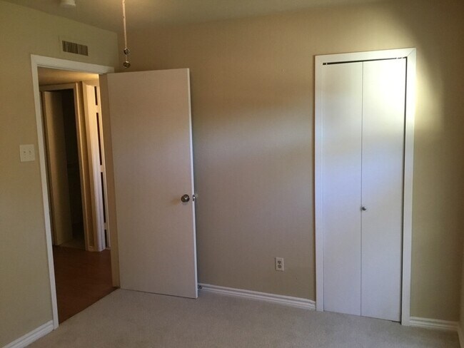 Building Photo - 5221 Norris Dr