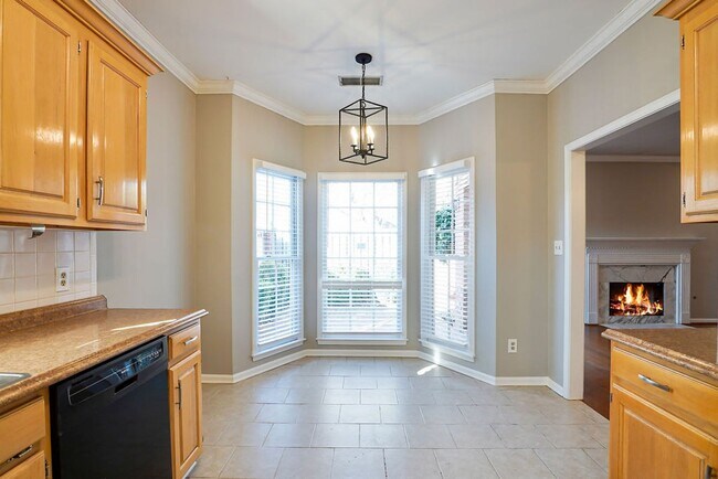 Building Photo - Vestavia Hills - cute and ready to move in NOW!