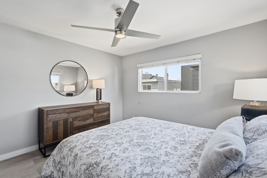 Building Photo - 116 5th Pl