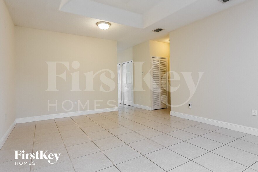 Building Photo - 213 SW 15th Pl