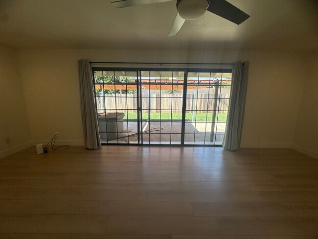 Building Photo - 9101 Rosewood Dr