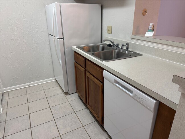 Building Photo - 2120 El Paseo St