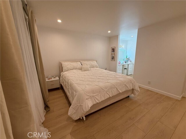 Building Photo - 22139 Burbank Blvd