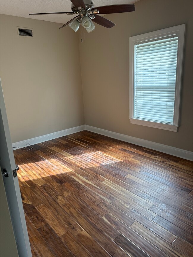 Building Photo - 6916 Danielle Rd