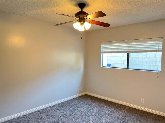 Building Photo - SOUTHWEST BAKERSFIELD  MOVE-IN-SPECIAL **FIRST MONTH'S RENT FREE!!**
