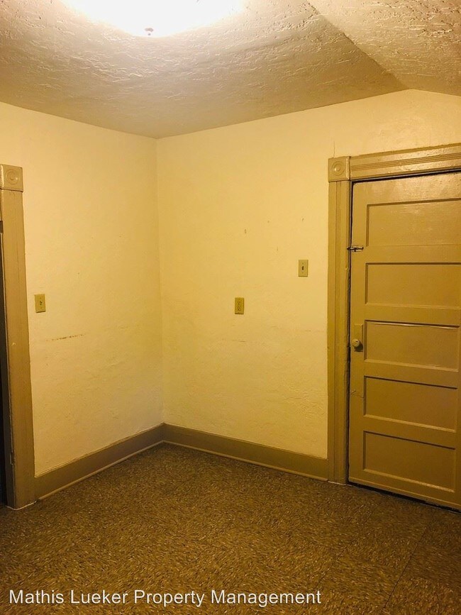 Building Photo - 2 br, 1 bath House - 922 N. Webster #1