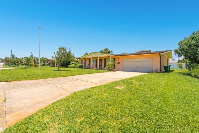 Building Photo - Beachside Ormond Beach Home