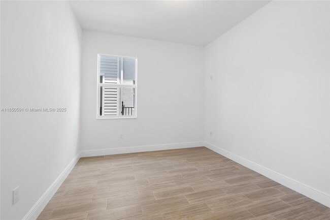 Building Photo - 4048 Veleiros Ave