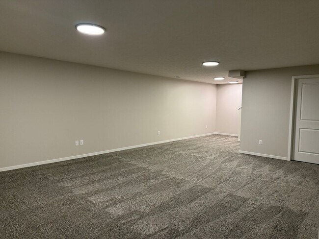 Building Photo - New 3 bedroom/3 bath ranch townhome in SE Lincoln