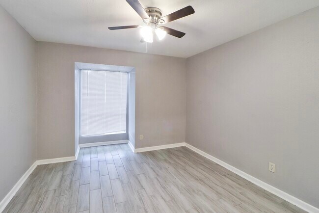 Building Photo - 5929 Queensloch Dr