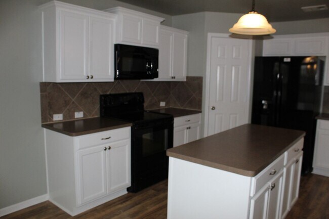 Building Photo - 4 BEDROOM, BELTON ISD, COMMUNITY POOL