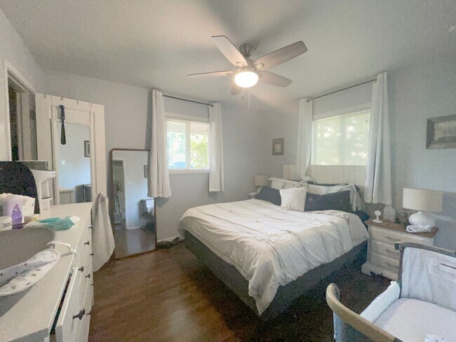 Building Photo - IMPROVED PRICE!!!!!!  Gorgeous 3 bedroom r...