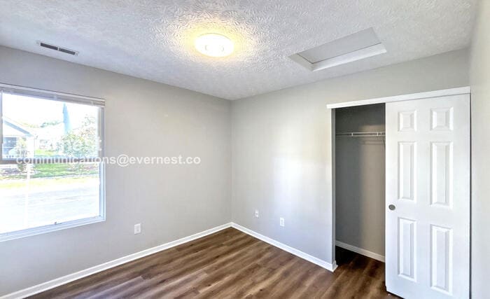 Building Photo - 5321 Miramar Dr