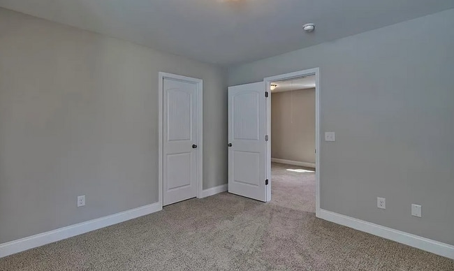 Building Photo - 5 Bedroom 2000 Square Ft Home at Village at Berkeley