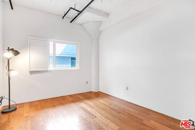 Building Photo - 200 N San Fernando Rd